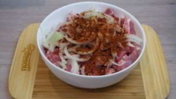 свиная шея кусочками в духовке