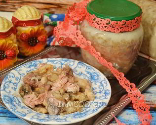 Свиная тушенка с перловкой