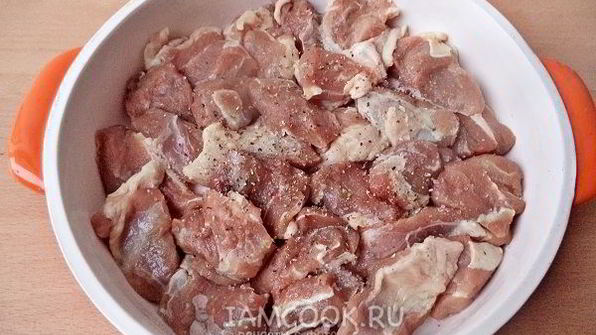 свинина с киви в духовке