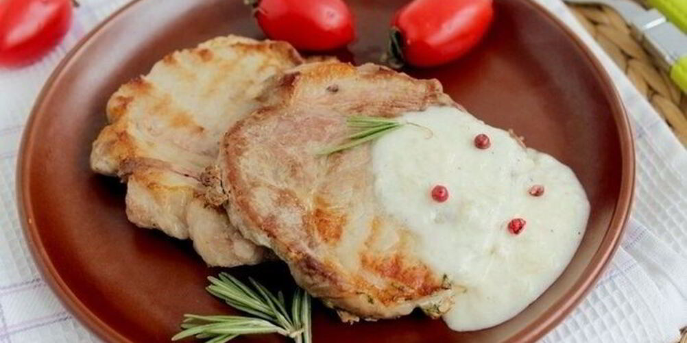 Рецепт свинина с соусом из голубого сыра
