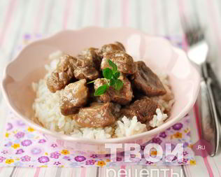 Свинина, тушенная в соке красной смородины