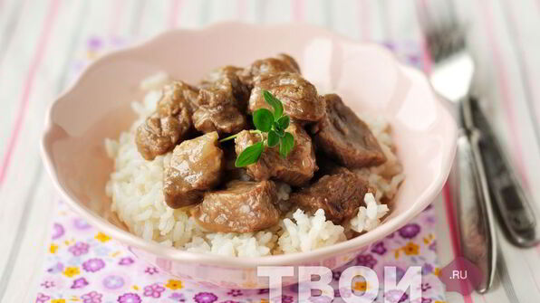 свинина, тушенная в соке красной смородины