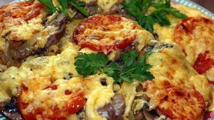 Свинина в духовке с грибами