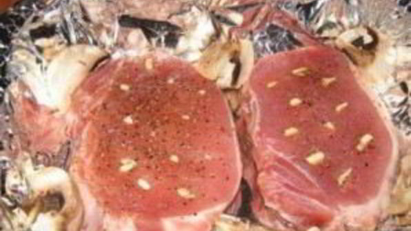 свинина в духовке с грибами