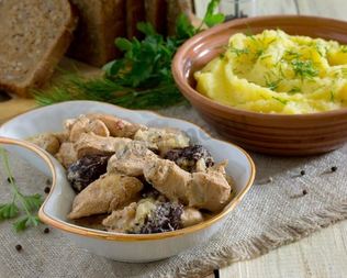 Тушеное филе курицы