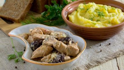 Тушеное филе курицы