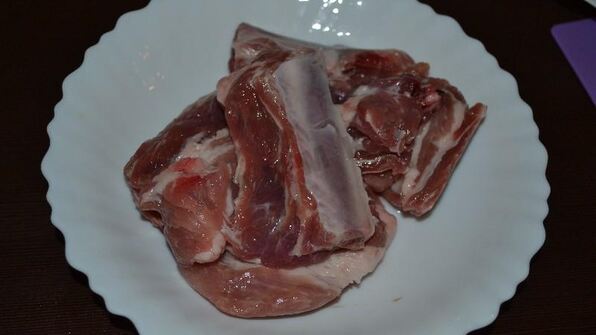 тушеные свиные ребрышки в мультиварке