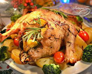 Утка, фаршированная тыквой с яблоками и запеченная в медовом соусе