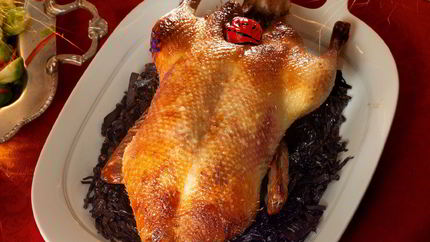 Утка с красной капустой