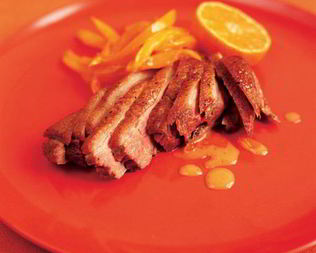 Утка с острым апельсиновым гарниром