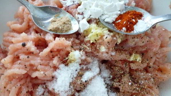 вареная куриная колбаска