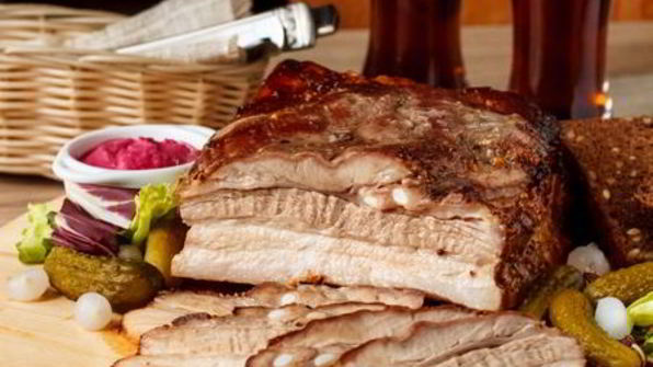 запеченная свиная грудинка в медовой глазури