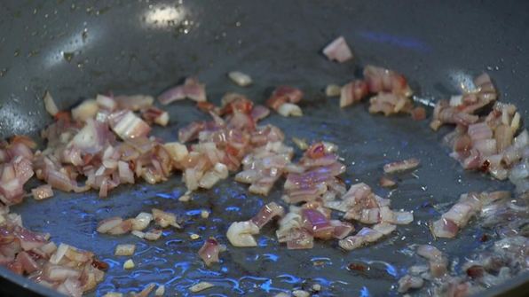 ньокки из шпината с тилапией в томатном соусе