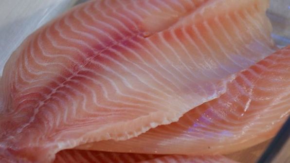 ньокки из шпината с тилапией в томатном соусе