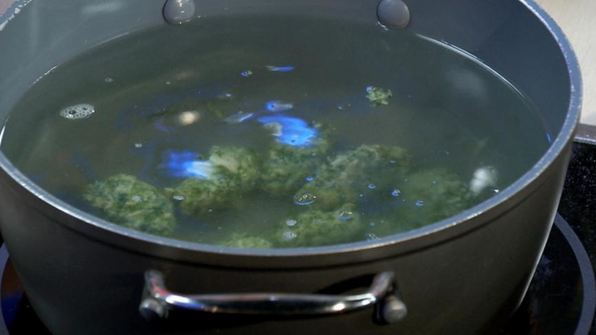 ньокки из шпината с тилапией в томатном соусе