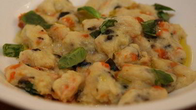 Ньокки с морковью и оливками