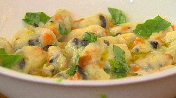 ньокки с морковью и оливками