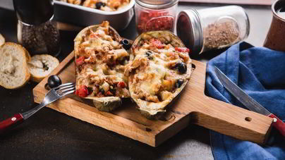 Баклажаны, фаршированные рубленой говядиной и каперсами
