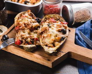 Баклажаны, фаршированные рубленой говядиной и каперсами