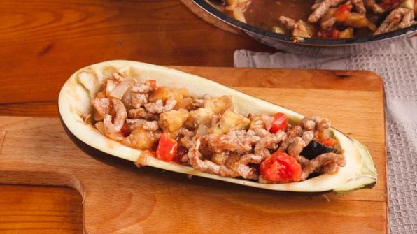 баклажаны, фаршированные рубленой говядиной и каперсами