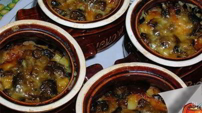 Баклажаны с курицей в горшочке