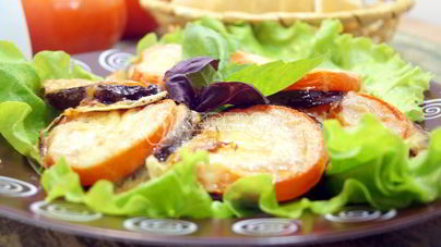 Баклажаны с помидорами и сыром Меладжо