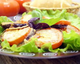 Баклажаны с помидорами и сыром Меладжо