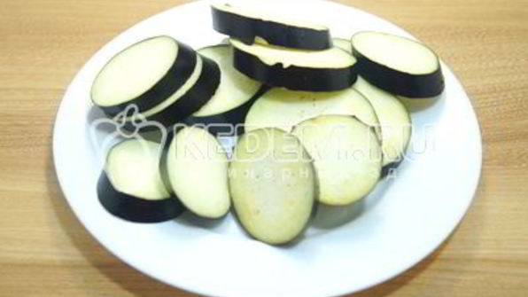 баклажаны с помидорами и сыром меладжо