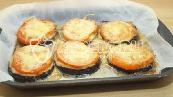 баклажаны с помидорами и сыром меладжо