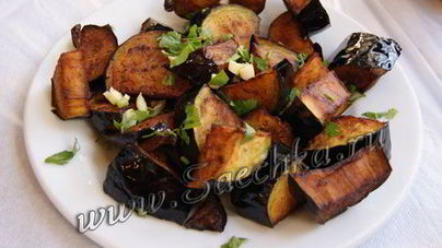 Баклажаны, жареные с чесноком и зеленью