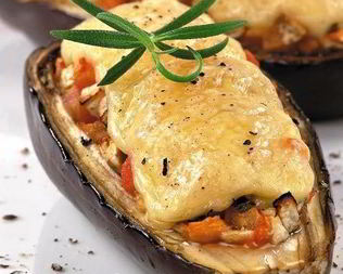 Фаршированные баклажаны-лодочки под сыром