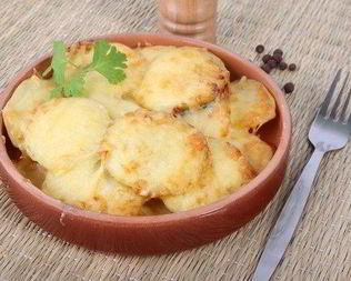 Гратен из батата со сливками и пармезаном