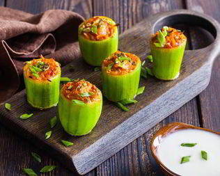 Кабачки, фаршированные овощами