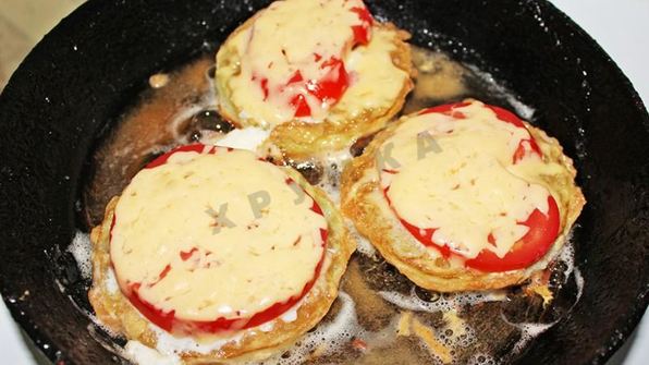 кабачки с колбасой и сыром