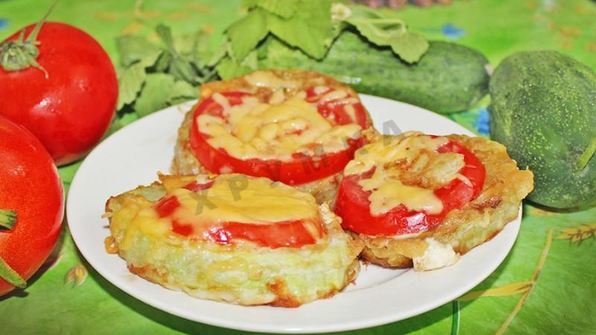 кабачки с колбасой и сыром