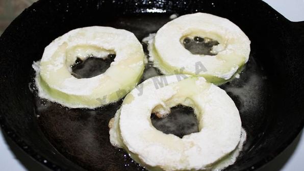 кабачки с колбасой и сыром