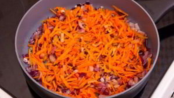 кабачки, тушенные с болгарским перцем