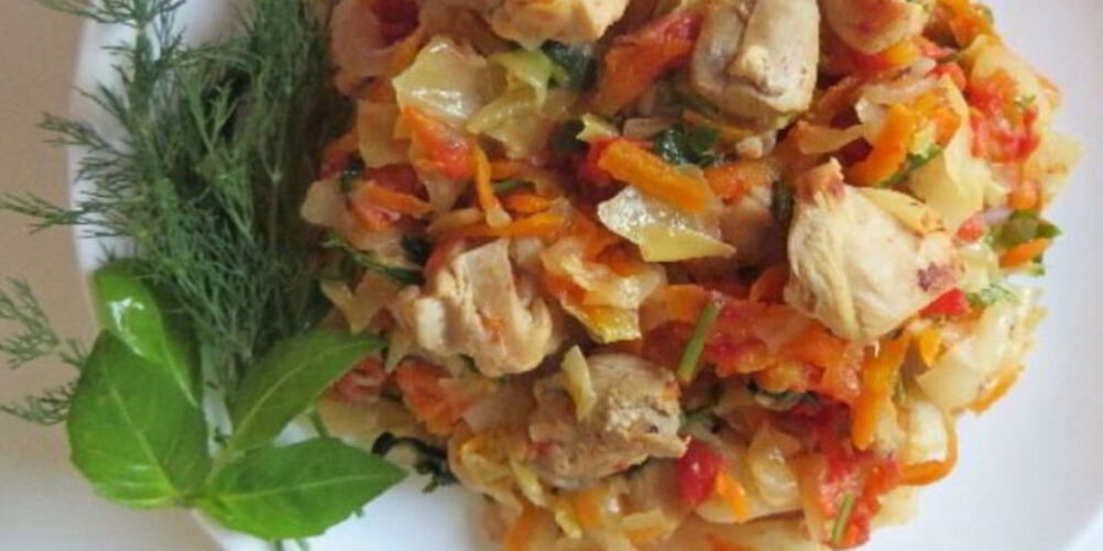 Рецепт капуста, тушенная с курицей и помидорами