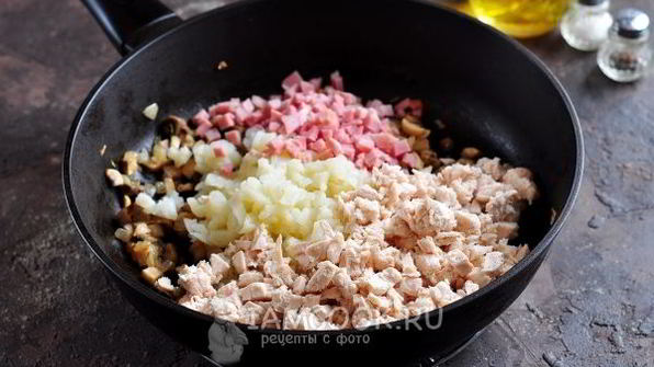 картофель, фаршированный курицей и грибами