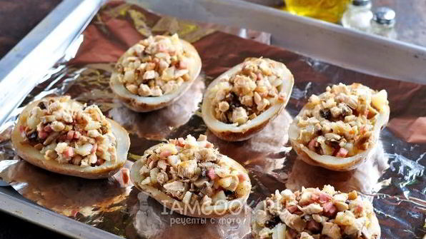 картофель, фаршированный курицей и грибами