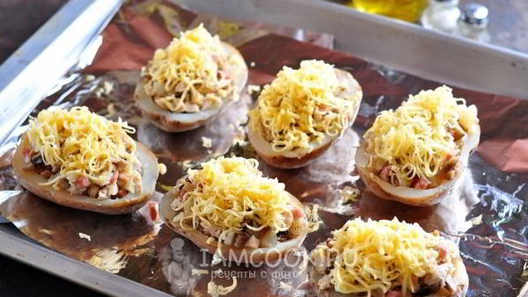картофель, фаршированный курицей и грибами