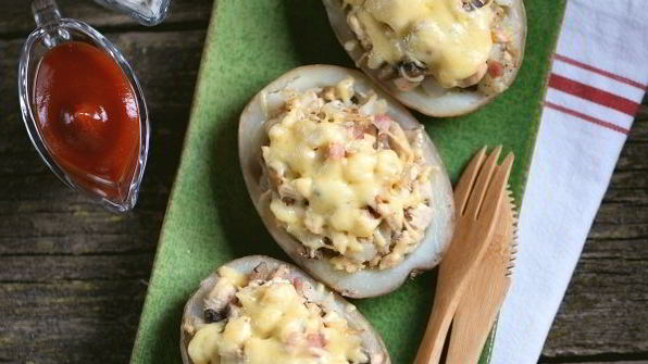 картофель, фаршированный курицей и грибами