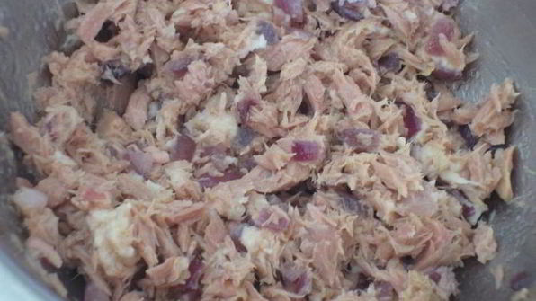 картофель, фаршированный тунцом