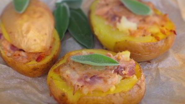 картофель, фаршированный тунцом