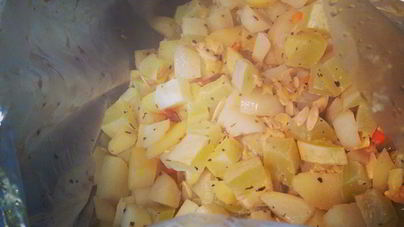 Картофель и кабачки, запеченные в рукаве