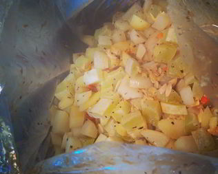 Картофель и кабачки, запеченные в рукаве