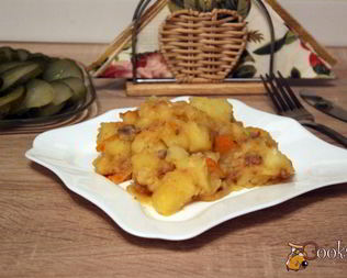 Картофель с говяжьей тушенкой