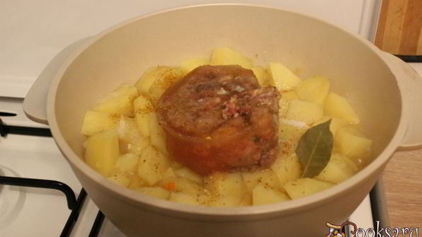 картофель с говяжьей тушенкой