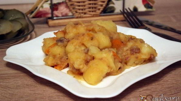 картофель с говяжьей тушенкой