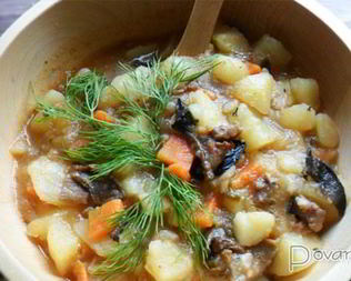 Картофель с тушенкой и грибами